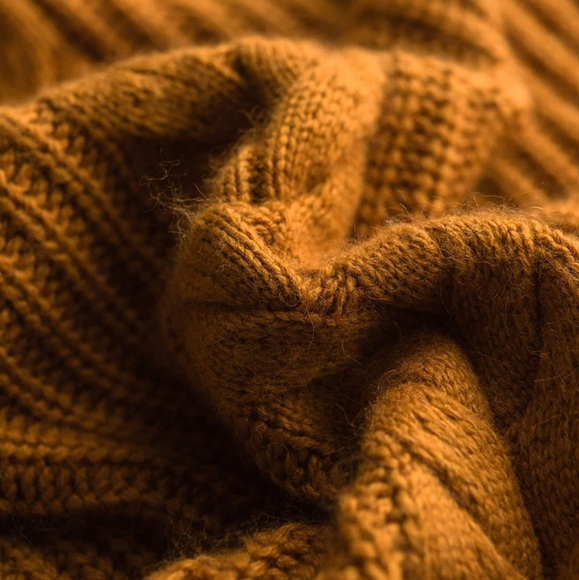 Liny Xin Women's Cashmere Oversized Sweater - Picture 4 of 6